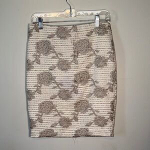 Ann Taylor Beige Floral Pencil Skirt Size 6 Petite Cream Romantic Floral Date